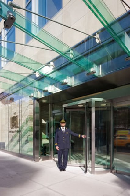 the_laurel_entrance