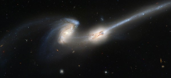 800px-NGC4676