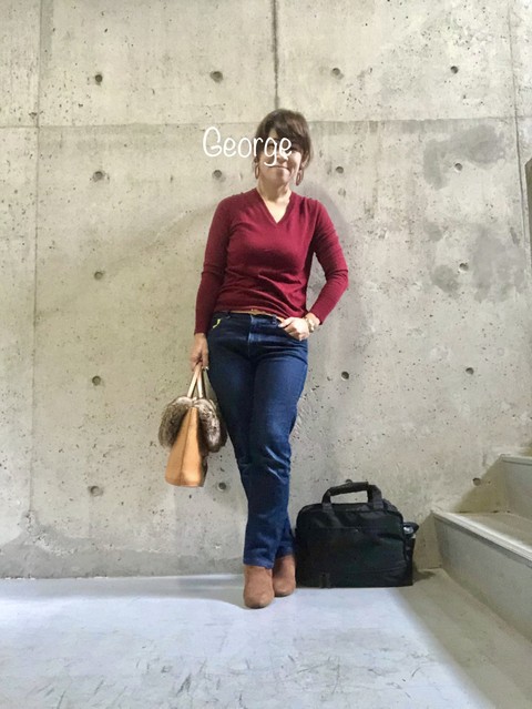 ユニクロのvネックニットとジーンズ Guのショートブーツで オーソドックスな秋コーデ Le Style George
