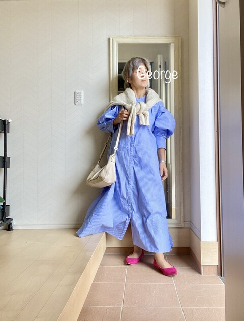 2508 ブルーのワンピースで肌寒い日の羽織りコーデ Le Style George