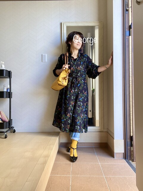 黒のシャツワンピース 秋っぽく赤小物でまとめたコーデ Le Style George 黒のシャツワンピース 秋っぽく赤小物でまとめたコーデ Le Style George