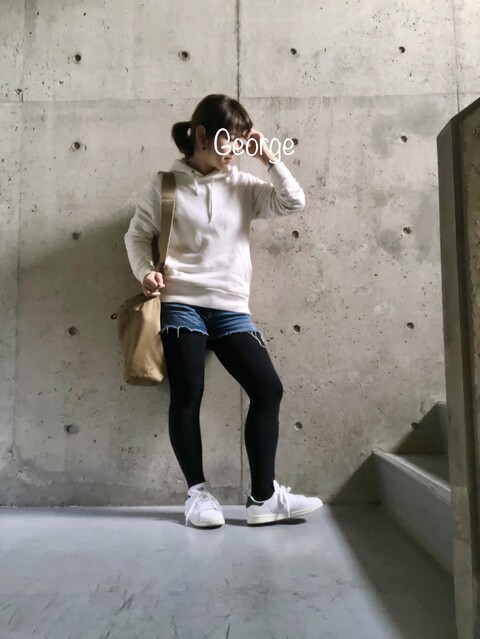 Gapのショートパンツ ユニクロのフーディとスタンスミスに合わせたスポーティ休日コーデ Le Style George