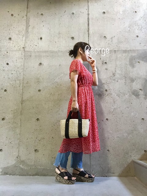 しまむらで購入 初めての厚底サンダル 赤いワンピースにジーンズの重ね着コーデ Le Style George