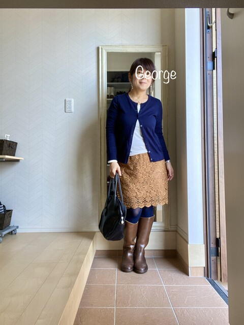19 ユニクロのレーススカート ネイビーとテラコッタの上品コーデ Le Style George