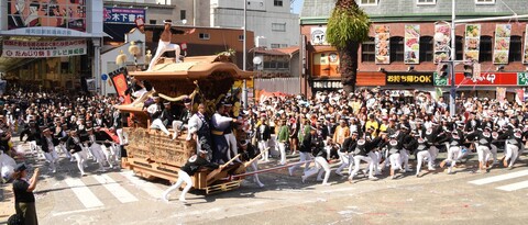 動画あり 入れ墨のおっさんを上に乗せてだんじり祭が決行される 緊急事態宣言 女子アナお宝画像速報 5chまとめ 動画あり 入れ墨のおっさんを上に乗せてだんじり祭が決行される 緊急事態宣言 女子アナお宝画像速報 5chまとめ