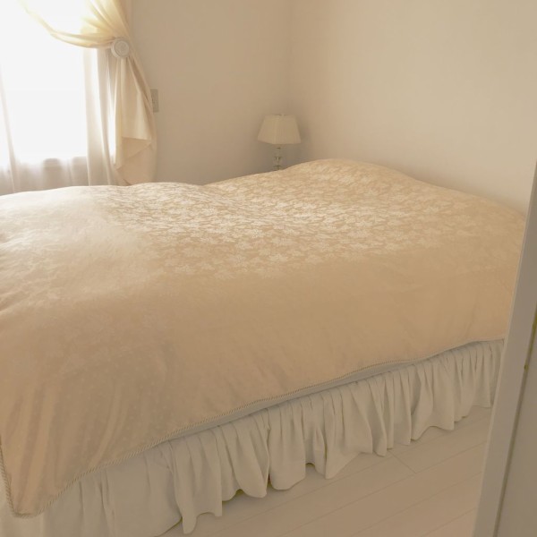 ホテルのような寝室にするのに必要なベットスカート 自宅をホテルのような空間に