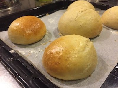 アウトドアでのハンバーガー用バンズの作り方 週末camper R Papa