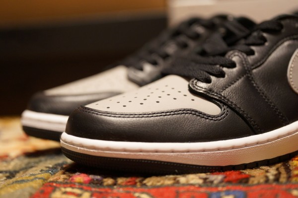 靴 NIKE AIR JORDAN 1 RETRO LOW OG SHADOW Air Jordan 1 Low OG Shadow Review and on Foot - YouTube