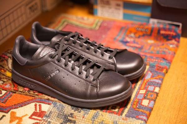 ADIDAS ORIGINALS STAN SMITH LUX BLACK HQ6787 : ああ、好きに走れば