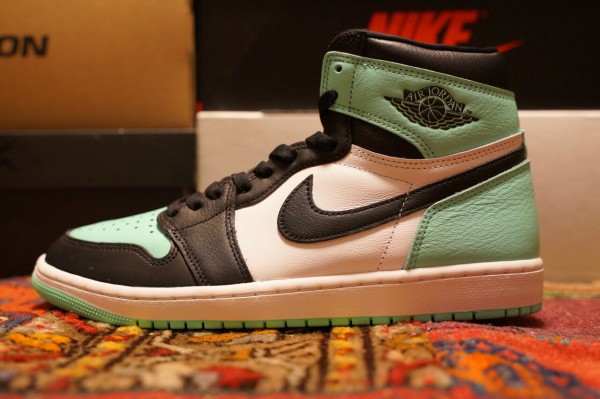 NIKE AIR JORDAN 1 HIGH OG GREEN GLOW : ああ、好きに走ればいいじゃない