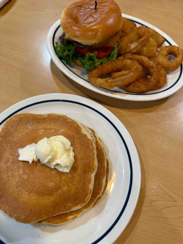 ハワイのIHOP】THEアメリカンなファミレスでパンケーキ【ハワイグルメ