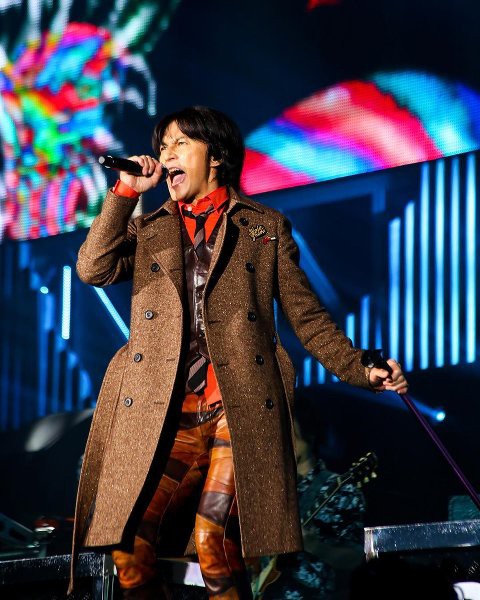 Amazon.co.jp: B'z LIVE-GYM 2017-2018 “LIVE DINOSAUR