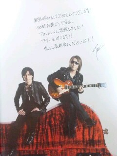 B'z(ビーズ)松本さん稲葉さん直筆サイン2011千秋楽 - メルカリ