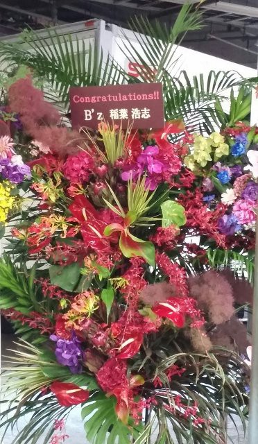 B'z 稲葉浩志さんからお花 盛大なお花届いてる めちゃ豪華