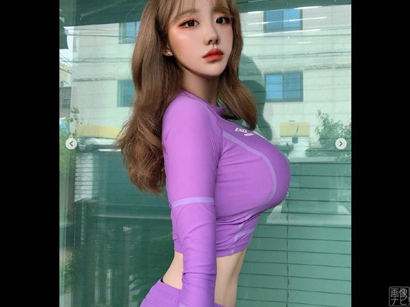 韓国美女 巨乳 エロ服