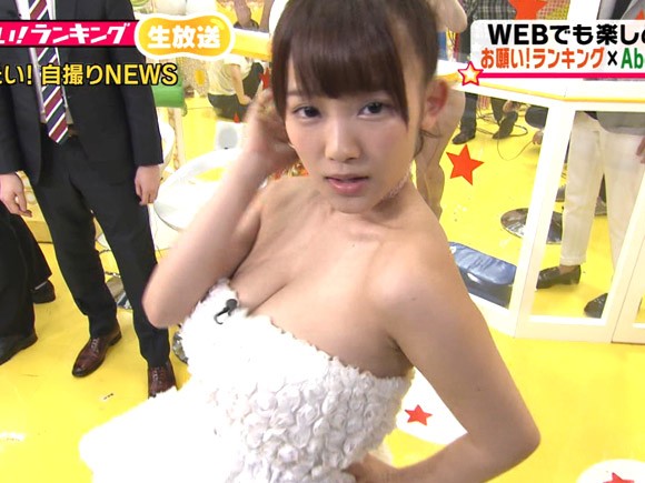 生でパイパイもませて生放送 