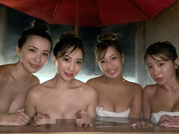 　温泉　全裸 お姉さんグラドル４人が温泉でたまらんサービスショット : 画像ナビ!