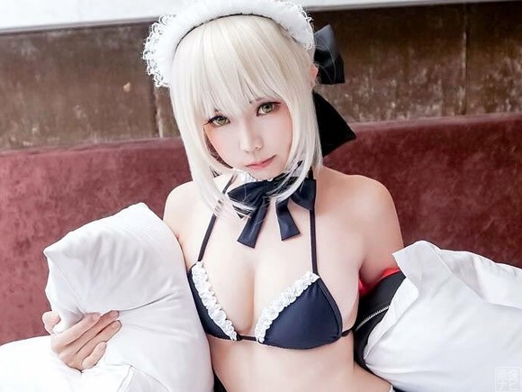 コスプレ　接写　乳首 面積小さめな三角ブラで乳首を隠してるエロ画像 : 画像ナビ!