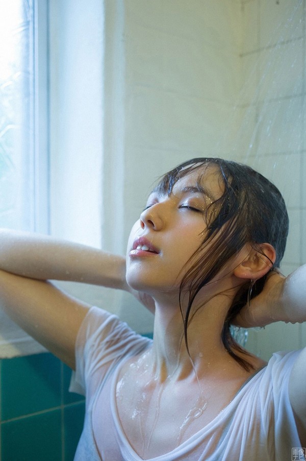 小池里奈　乳首 