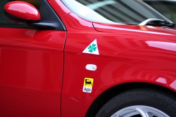 Agipのステッカー ２ 赤い車