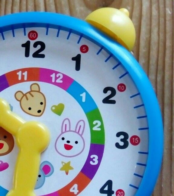ダイソーの時計のおもちゃで小学校1 2年生の時計学習 なんとなくと自己満足