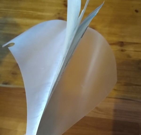 ダイソー 小学生の時間割を兼ねた週報は 柔らかカードケースで出し入れしやすく なんとなくと自己満足