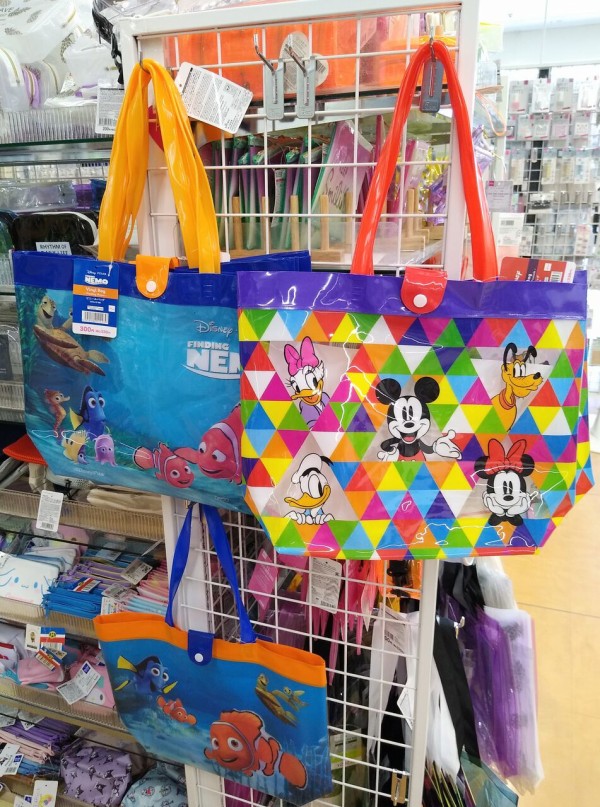 ダイソー ニモのプールバッグ見かけました なんとなくと自己満足