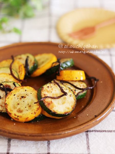 ズッキーニ大好き こんがり焼き色が食欲そそる ズッキーニの塩バター焼き あいのおうちごはん Powered By ライブドアブログ