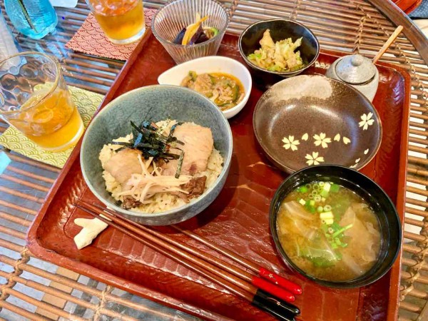 スローカフェ タンポポ 岡山駅西口から徒歩５分 ワンコインで大満足の沖縄料理を楽しめる 身体にもお財布にも優しいカフェ まるごと岡山食べ尽くし日記