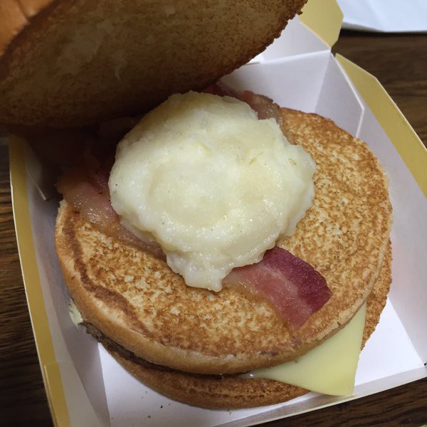 マクドナルドの 名前募集バーガー がヒドすぎると話題に まるっと芸能ニュース速報