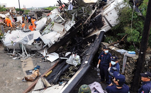 14年7月23日 トランスアジア航空222便 Atr 72 500 馬公空港 着陸失敗事故 写真16枚 Overd Planes