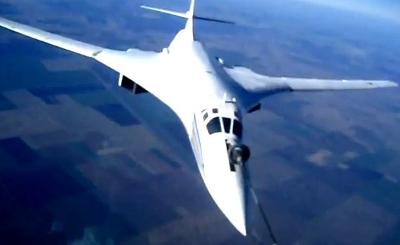 ロシア空軍 可変翼超音速戦略爆撃機 Tu 160 ブラックジャック 空中給油動画 Aviation Data Focus