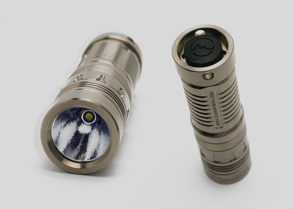 SUNWAYMAN V10R Ti チタン合金製 無段階調光LEDライト : アカリ