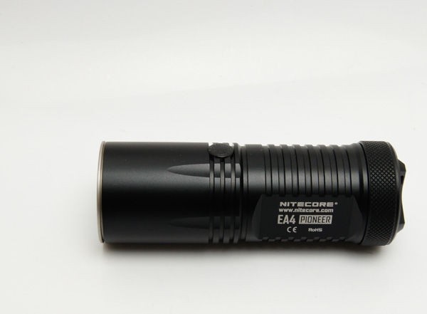 NITECORE EA4 パイオニア 単三電池4本使用 LEDライト : アカリ