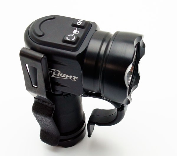 FIRST-LIGHT USA T-MAX LED タクティカルライト : アカリ