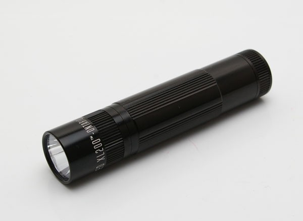 MAGLITE XL200 モーションコントロール&クイッククリック : アカリ