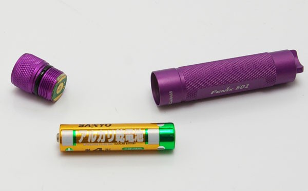FENIX　フェニックス　LEDライト　単4電池モデル　レアカラー☆ FENIX E01 単四電池1本使用 10ルーメン コンパクトLEDキーライト