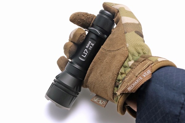 ACEBEAM(エースビーム)L17 WHITE 高集光タクティカルフラッシュ