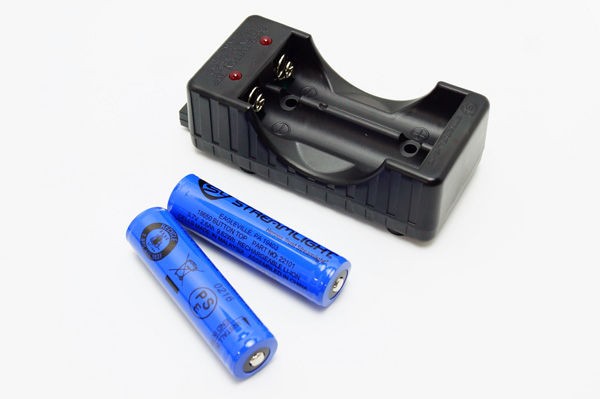 STREAMLIGHT (ストリームライト) 18650形充電池・充電器キット