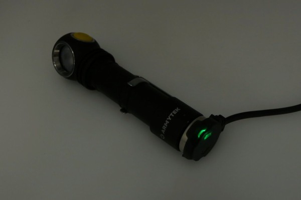 Armytek Wizard C2 WRヘッドランプ 懐中電灯 フラッシュライト
