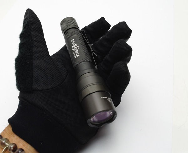 SUREFIRE OUTDOORSMAN ボディー 艶消し SUREFIRE OUTDOORSMAN ボディー 艶消し