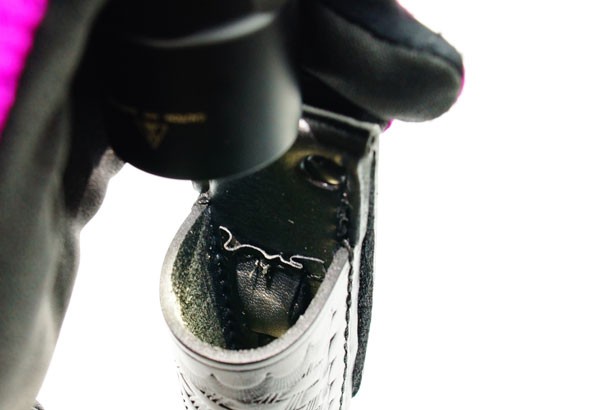 SURFIRE V27 バスケットウェーブ フラッシュライトホルスター : アカリ