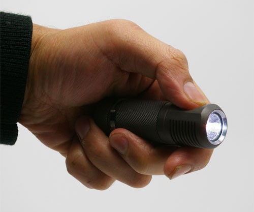 ZEBRALIGHT SC80 / SC80W 単三電池・CR123A使用可 : アカリ ZEBRALIGHT SC80 / SC80W 単三電池・CR123A使用可 : アカリ