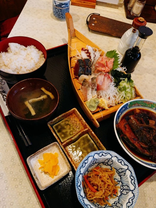 伊勢佐木 たまや のランチ 大変な事になっとります ゆずこと歩こ