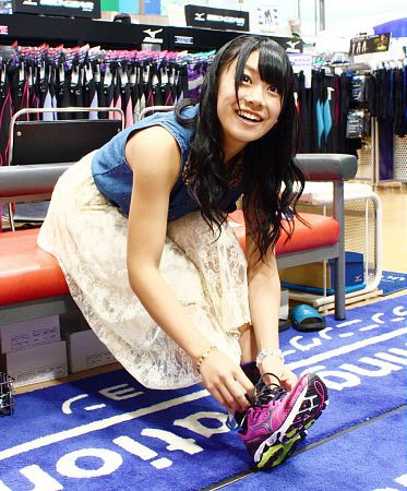 Akb48メンバーとスニーカーの画像 Akb48まとめんばー