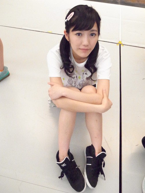 Akb48メンバーとスニーカーの画像 Akb48まとめんばー