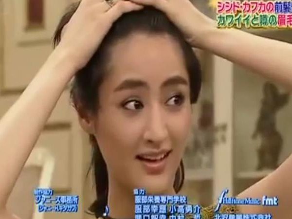 シシドカフカの太い眉毛と前髪が可愛いｗｗｗ 本名 画像あり ファーストクラスでは演技力のある女優 高身長を活かしてモデル ドラム歌手として活躍するなど才能ありすぎと話題 まとめの曲がり角
