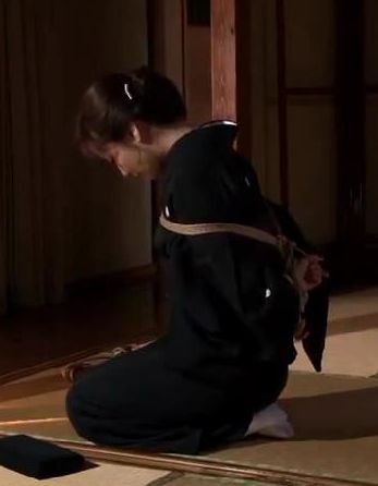 川上ゆう　喪服　緊縛 