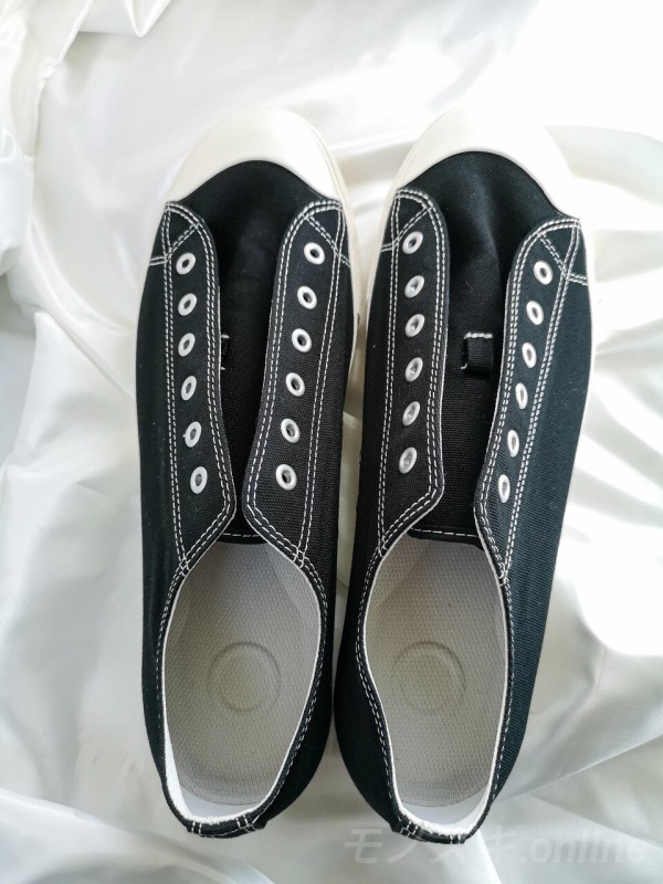 まるでコンバースな 無印の疲れにくいスニーカー 靴紐を替えて雰囲気アップ 無印良品週間セールを活用してお得にゲット モノズキ Com