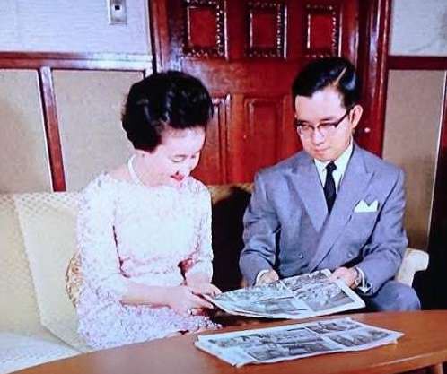昭和39年(1964) 皇族 常陸宮正仁親王御結婚記念章牌 極珍皇室特別記念品 ご結婚60年の歩み｜常陸宮さまと華子さまの静かな皇室人生 : 日本の